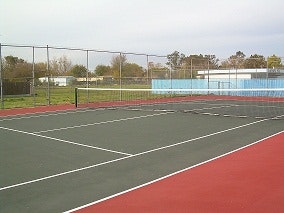 May contain: sports, sport, and tennis court