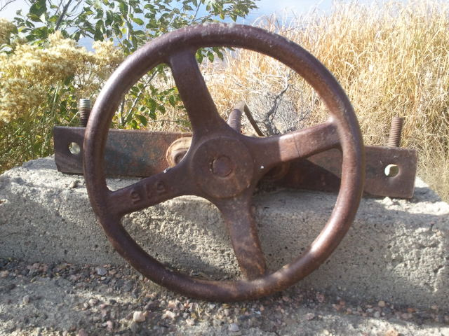 May contain: machine, wheel, corrosion, and rust