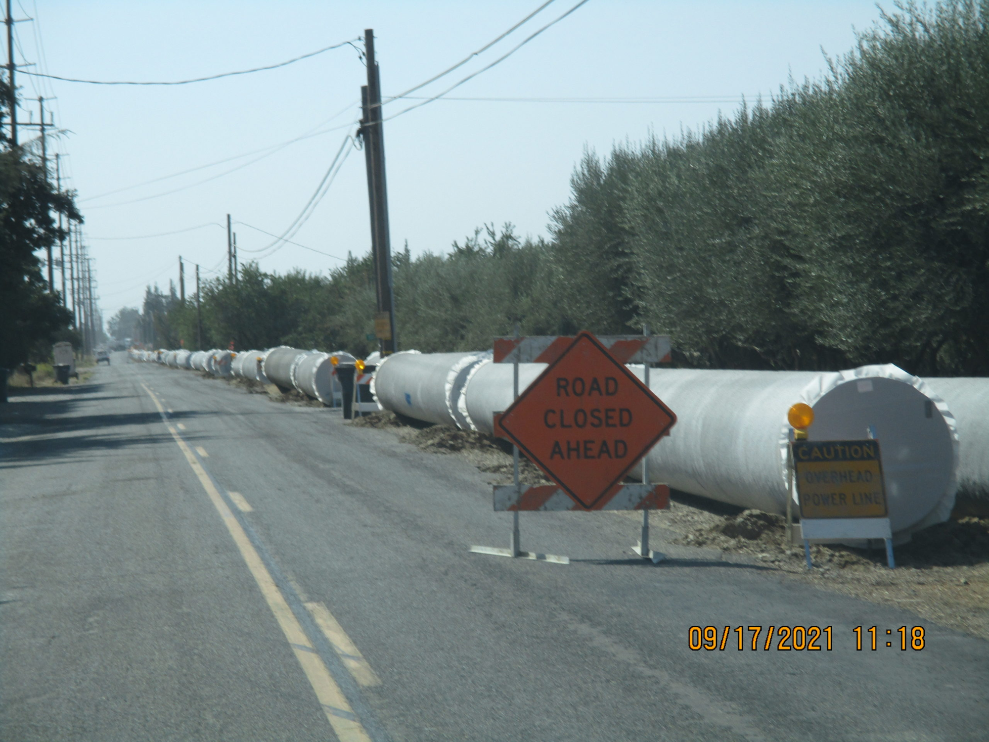 May contain: road