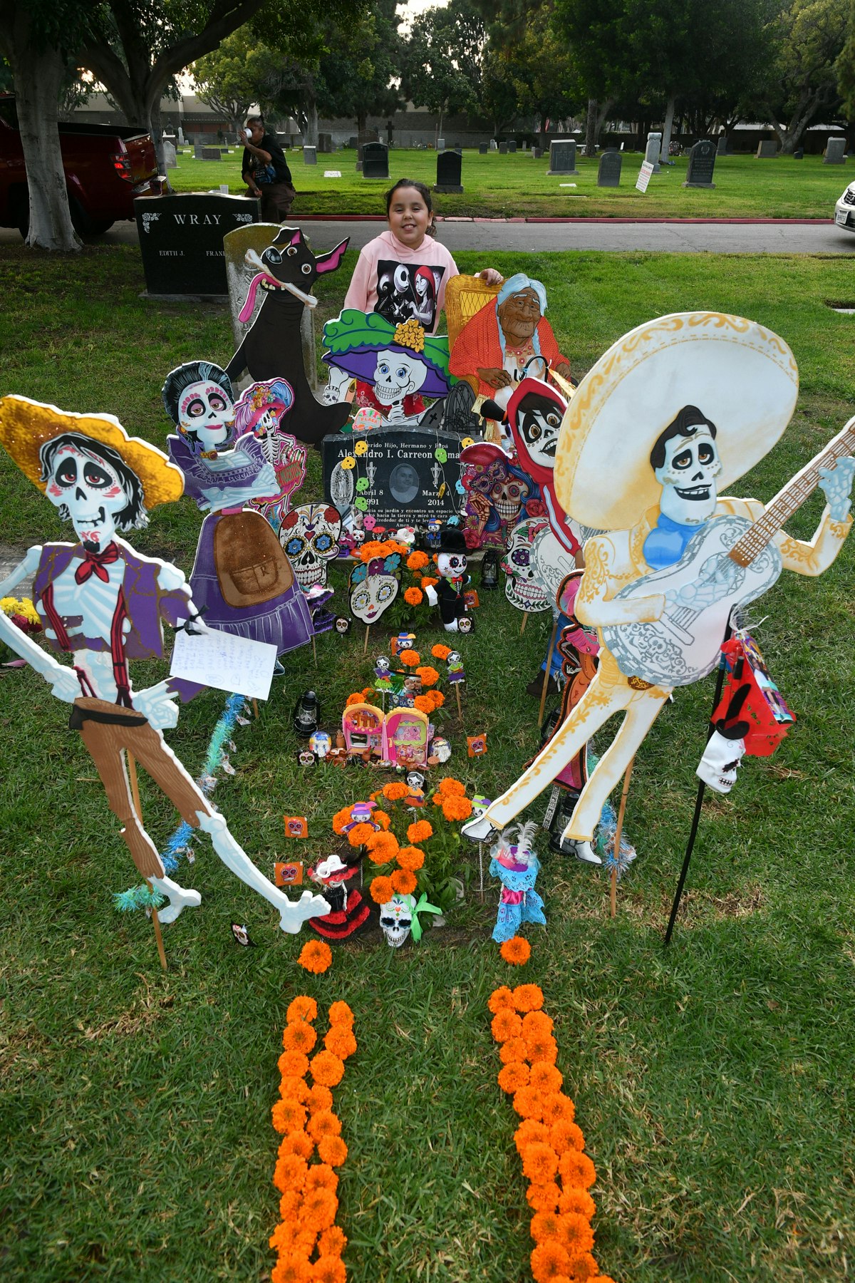 Grave decorations for Dia de los Muertos