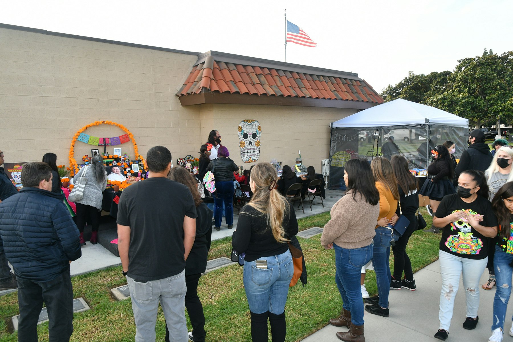 Members of the community observing the 'ofrenda' table