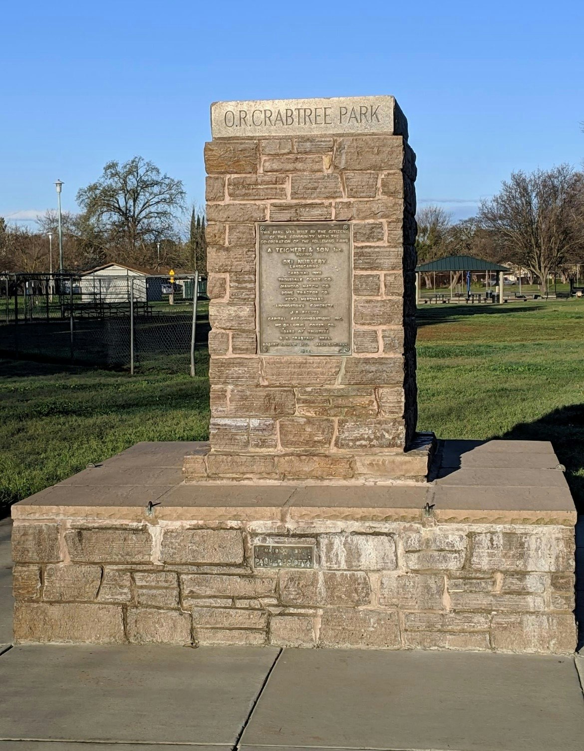 May contain: tomb and gravestone