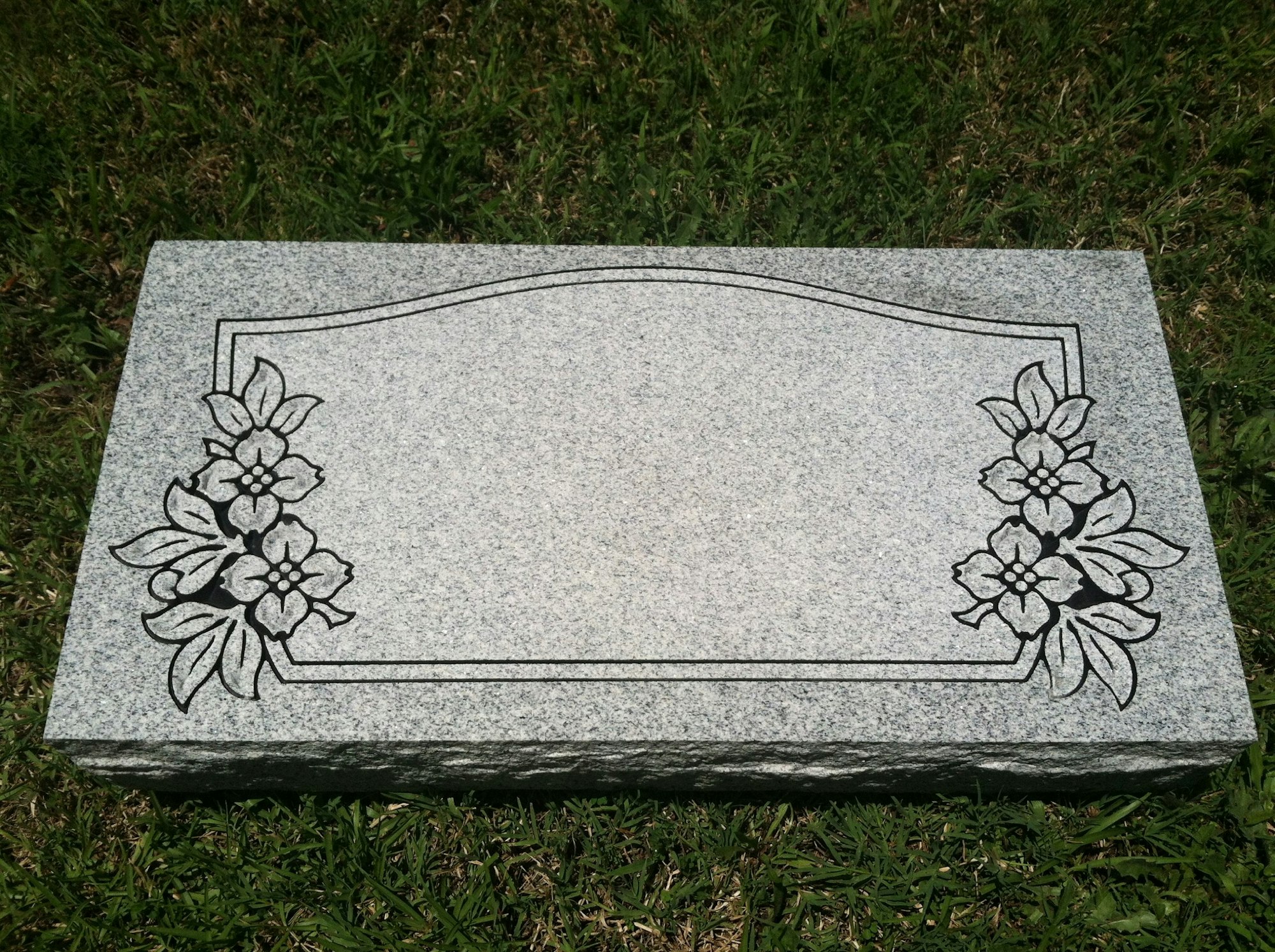 May contain: tomb and gravestone