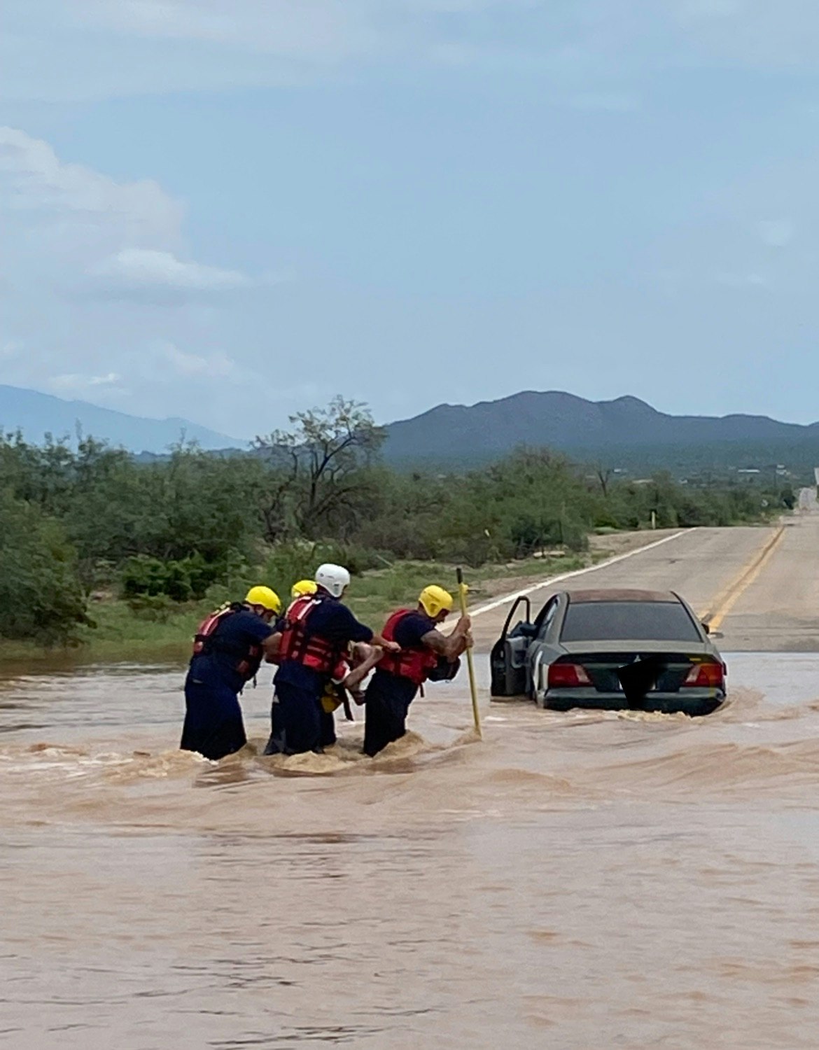 TRT - Swift Water training with vehicle rescue