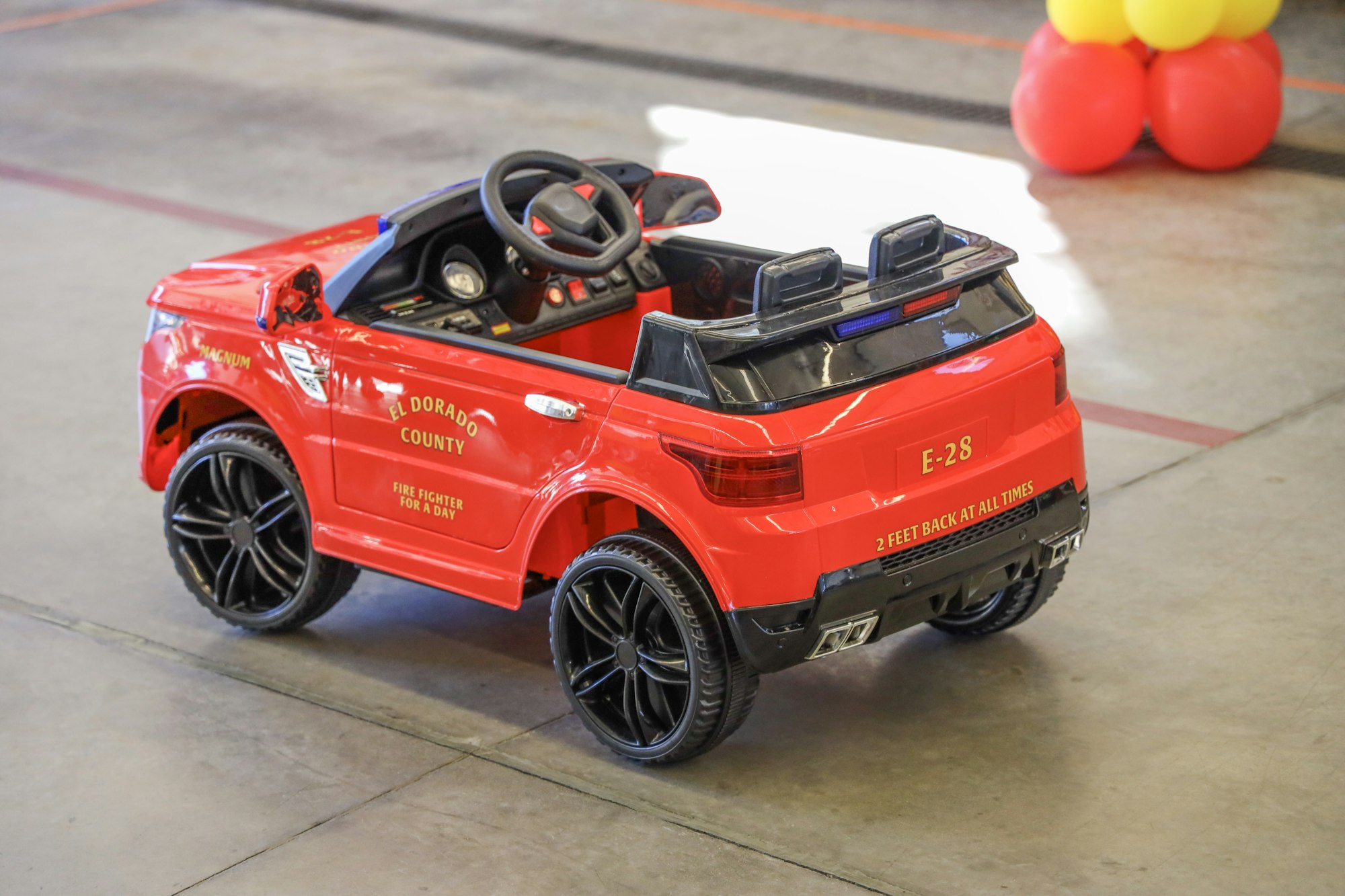 May contain: car, transportation, vehicle, machine, wheel, spoke, alloy wheel, car wheel, and tire