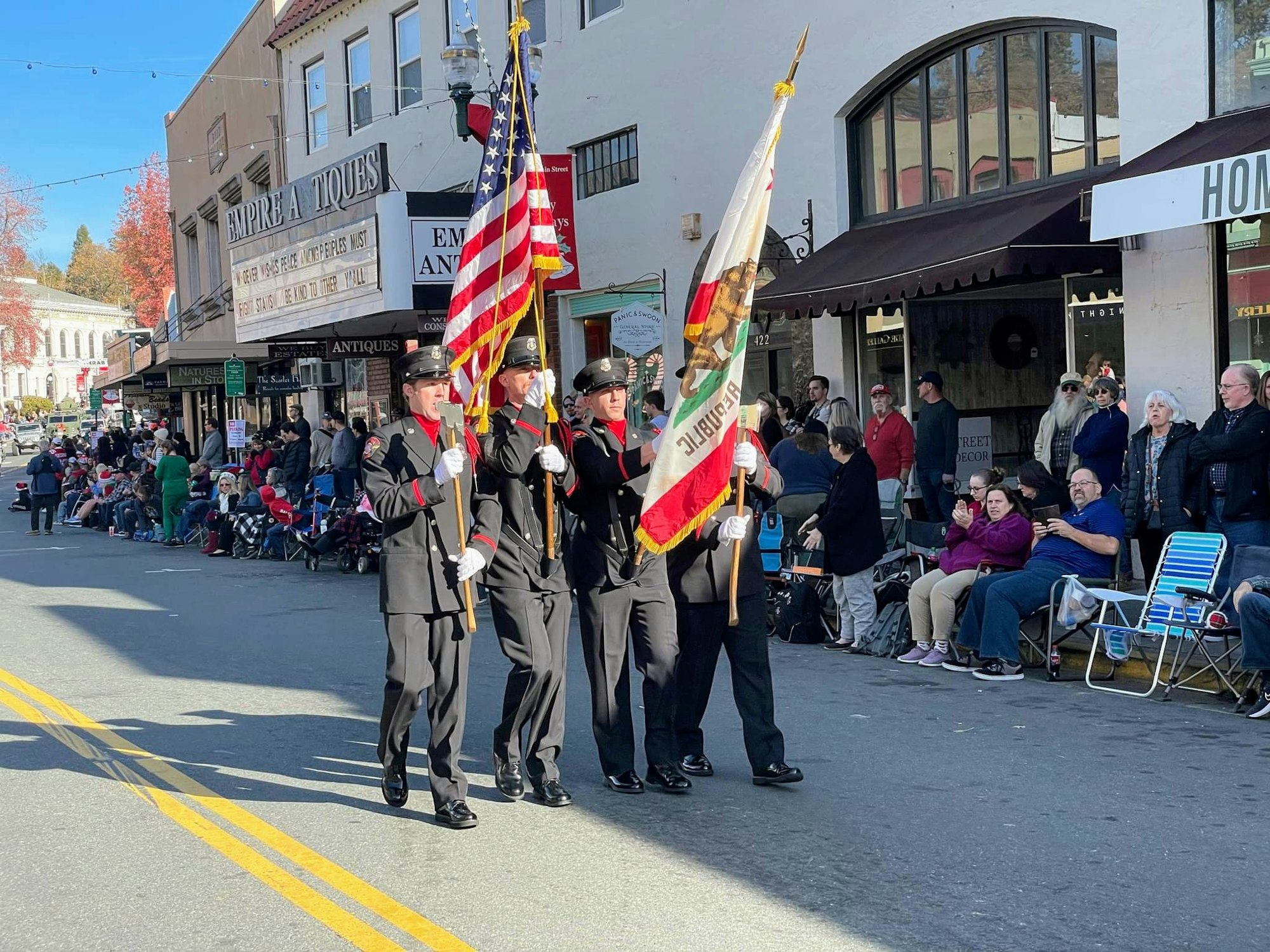 May contain: person, human, crowd, marching, military uniform, military, and officer